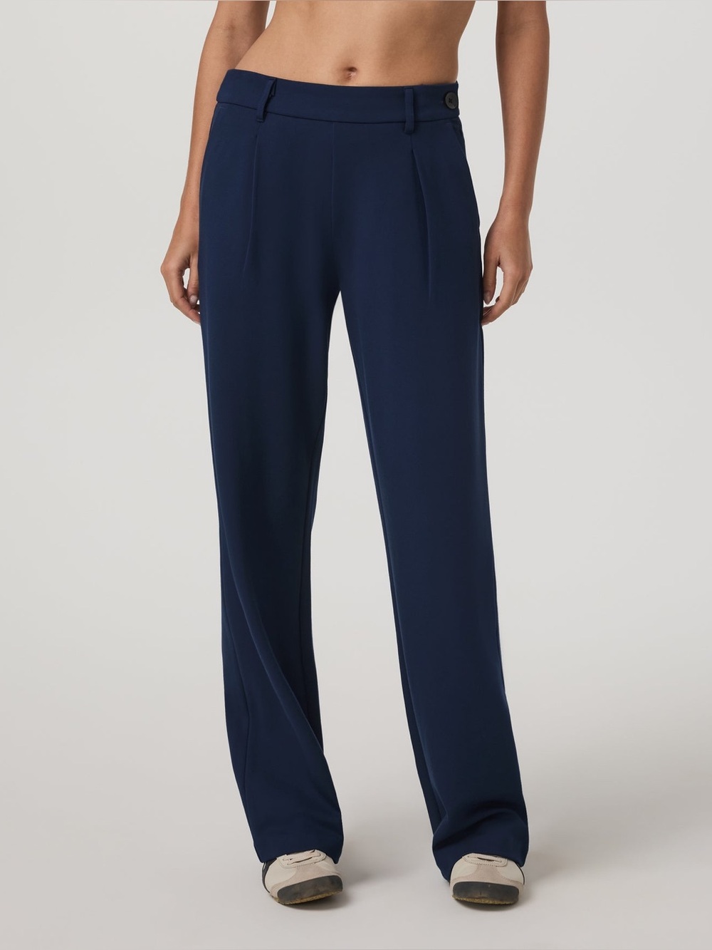 Vuori Wide-Leg Pants in Navy Blue